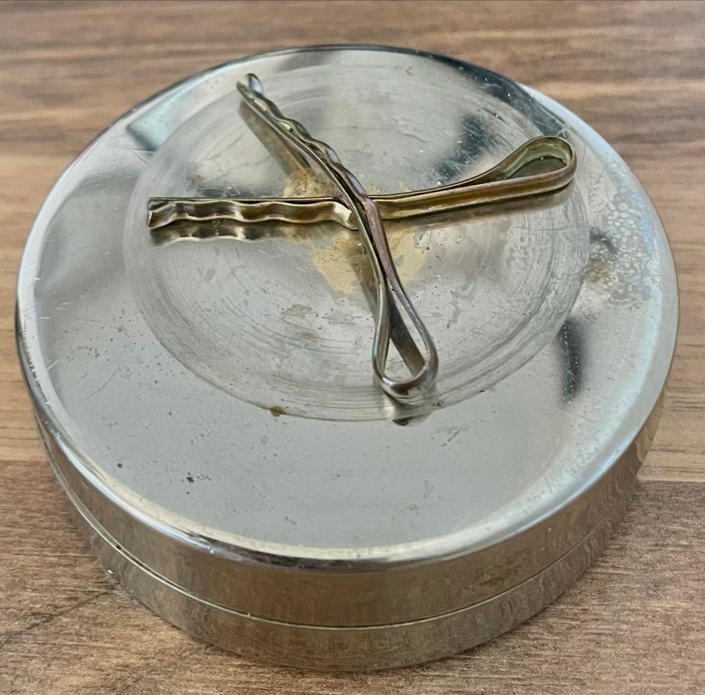 zilverkleurig vintage blikje, Ophalen of Verzenden, Gebruikt, Haarspeld