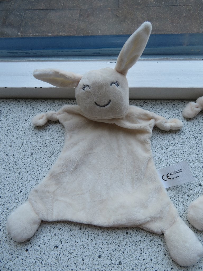 Knuffeldoek konijn merk Evora Bambino van Kruidvat crème, Ophalen of Verzenden, Zo goed als nieuw, Konijn, Wasbaar