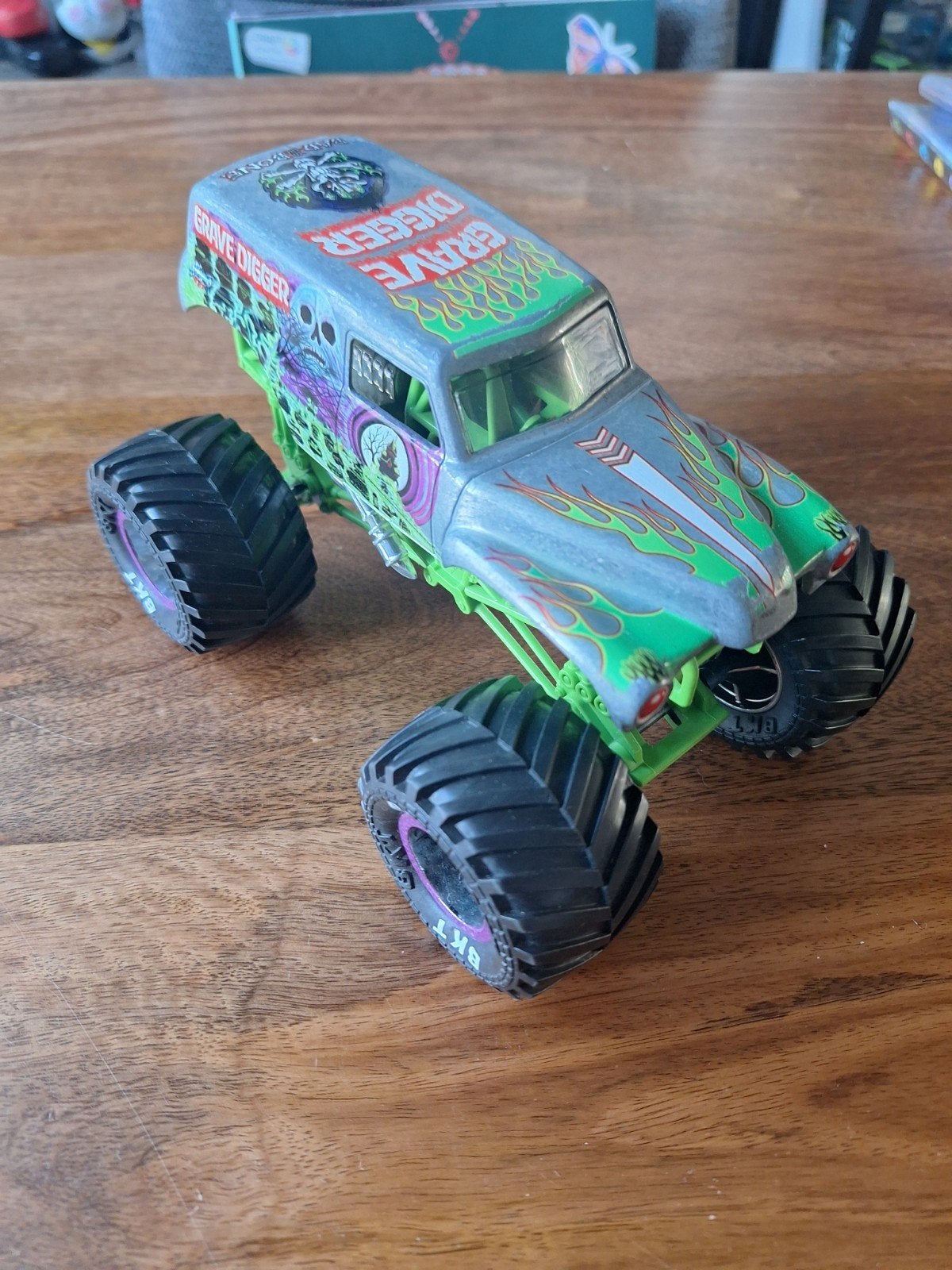 Monster Jam Grave Digger  1:24, Ophalen of Verzenden, Zo goed als nieuw