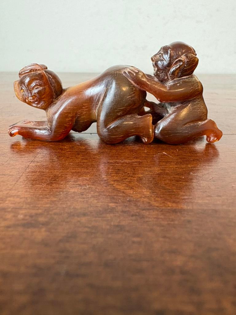 Beeldje erotische scene vrouw man naakt japan netsuke, Verzamelen, Beelden en Beeldjes, Ophalen of Verzenden, Gebruikt, Mens
