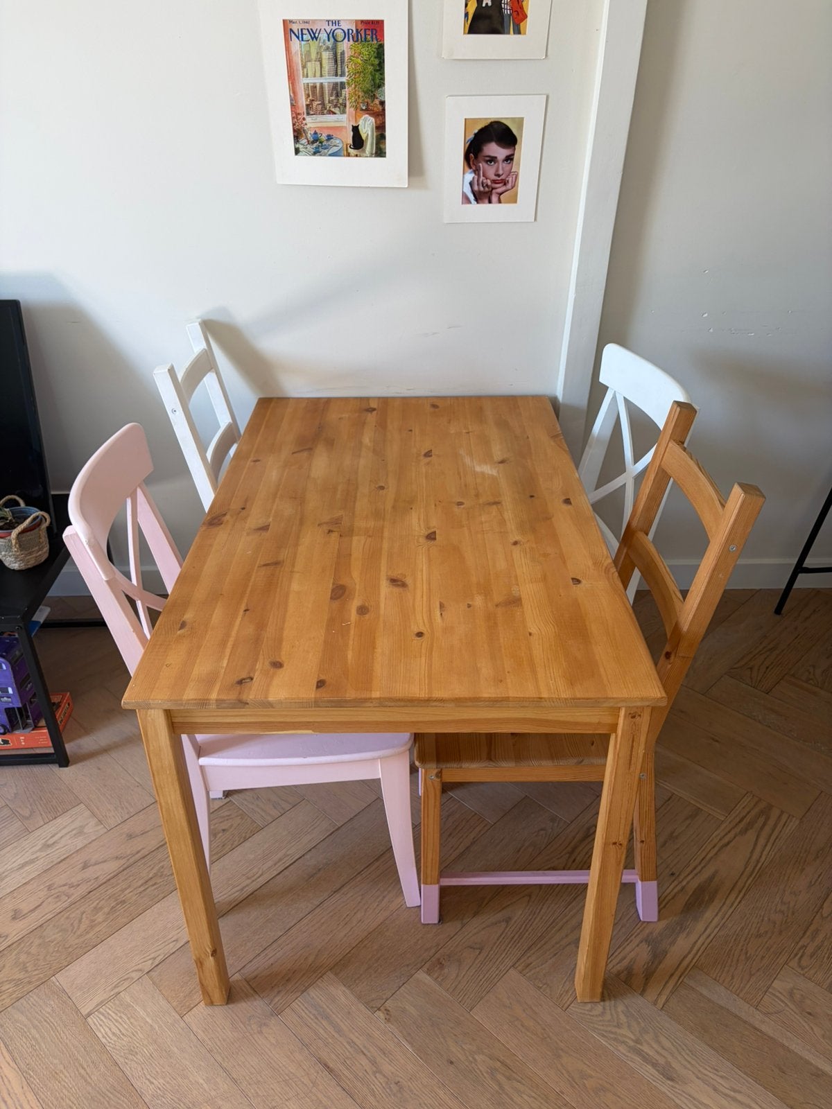 Dining table with 4 chairs, Ophalen, Zo goed als nieuw, 4 tot 6 stoelen
