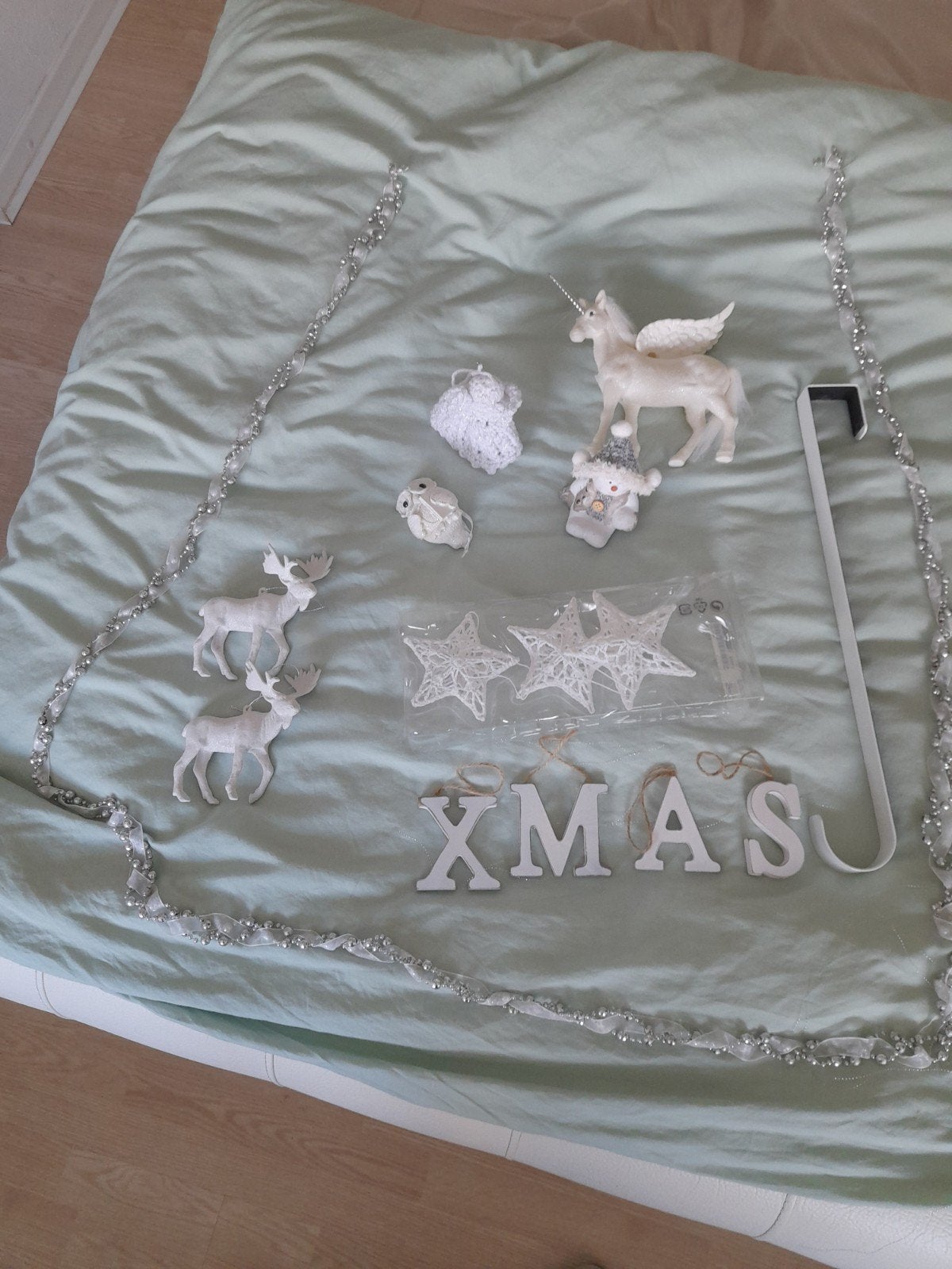 Te koop zgan Witt kerst hangers, kranshaak kralenketting enz, Ophalen of Verzenden, Zo goed als nieuw