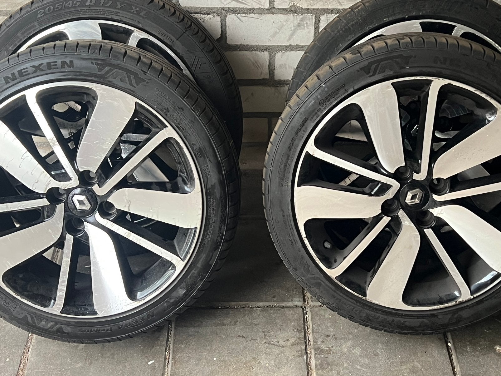Tekoop origineel 17inch Renault Clio velgen met zomerbanden, Auto-onderdelen, Banden en Velgen, Banden en Velgen, 17 inch, Zomerbanden