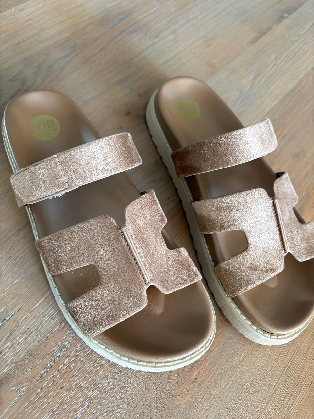 Nieuwstaat SUB55 sandalen / slippers, maat 43, Slippers, Beige, Ophalen of Verzenden, Zo goed als nieuw
