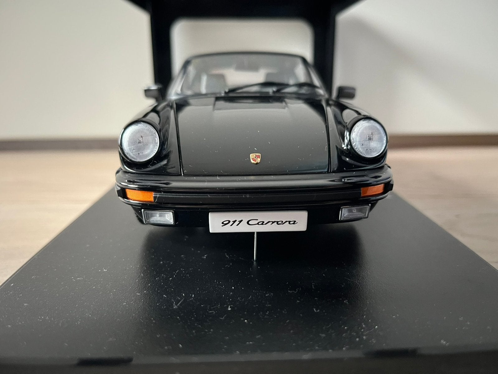 Porsche 911 (930) Carrera 3.2 1988 zwart #78011 Autoart 1:18, Ophalen of Verzenden, Zo goed als nieuw, Auto, Autoart