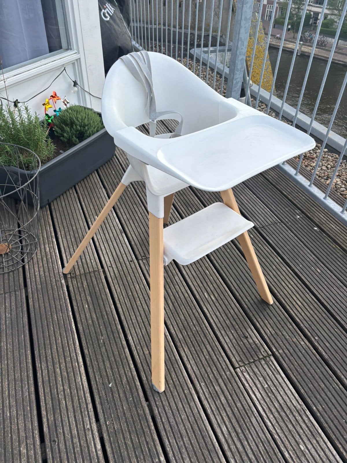 Stokke Clikk kinderstoel met eetblad en gordel, Kinderen en Baby's, Ophalen, Zo goed als nieuw, Meegroeistoel, Afneembaar eetblad