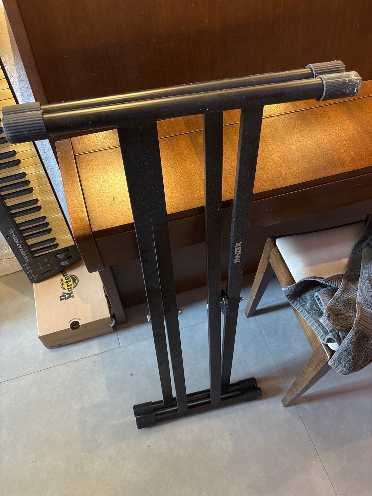 Innox Keyboardstandaard - Stevig en Verstelbaar, Muziek en Instrumenten, Ophalen, Gebruikt, Instrumentstandaard, Keyboard of Synthesizer