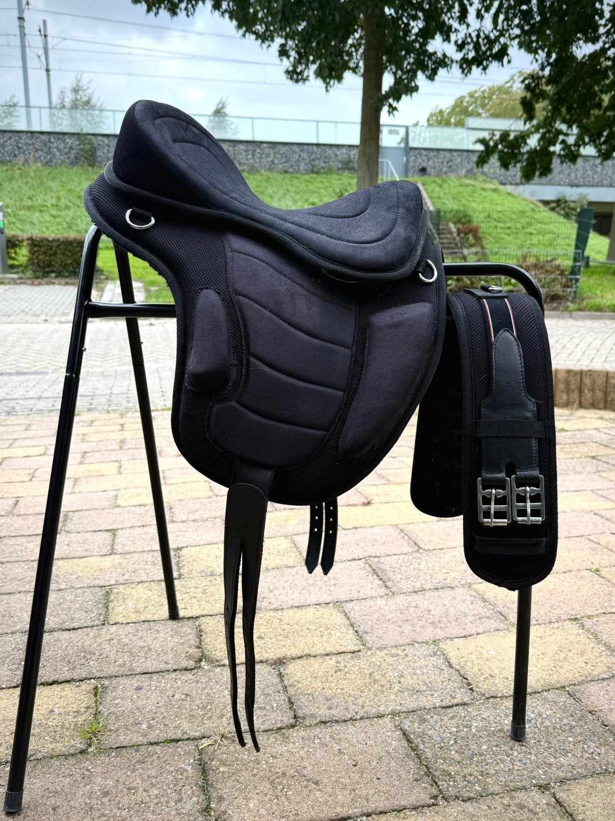 Pagony boomloos met suède zadel 15 inch + singel, Dieren en Toebehoren, Ophalen of Verzenden, Zo goed als nieuw, Veelzijdigheid