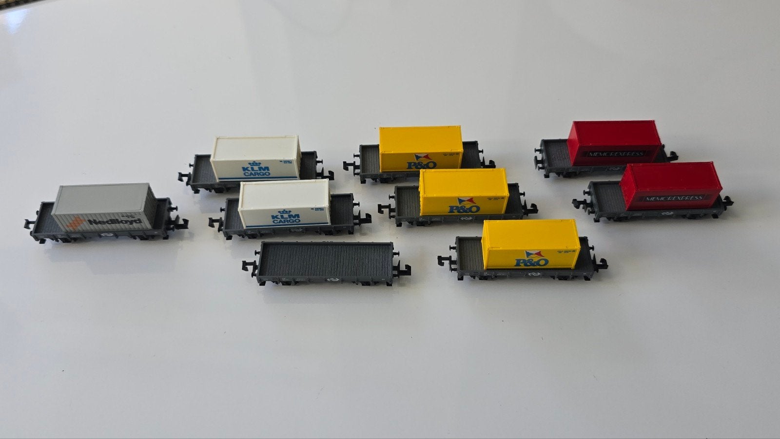 Minitrix 13638 NS 9 grijze platte wagons met 8 containers, Gebruikt, Gelijkstroom, Trix, Wagon