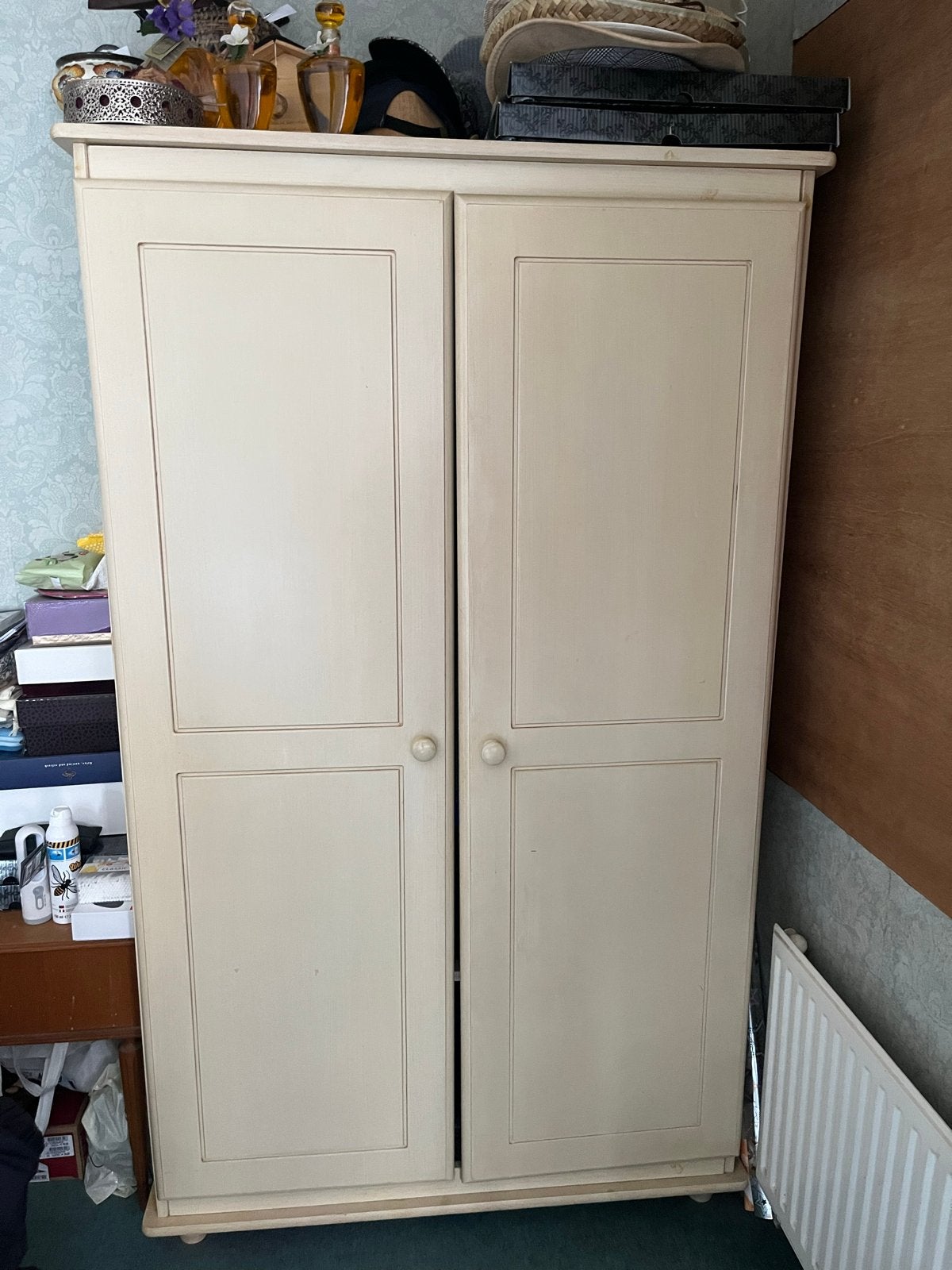 Kledingkast babykamer - Crèmekleurig met 2 deuren, Ophalen, Gebruikt, 50 tot 100 cm, 150 tot 200 cm