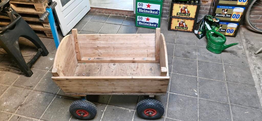 Gave handkar met houten bak., Ophalen, Gebruikt