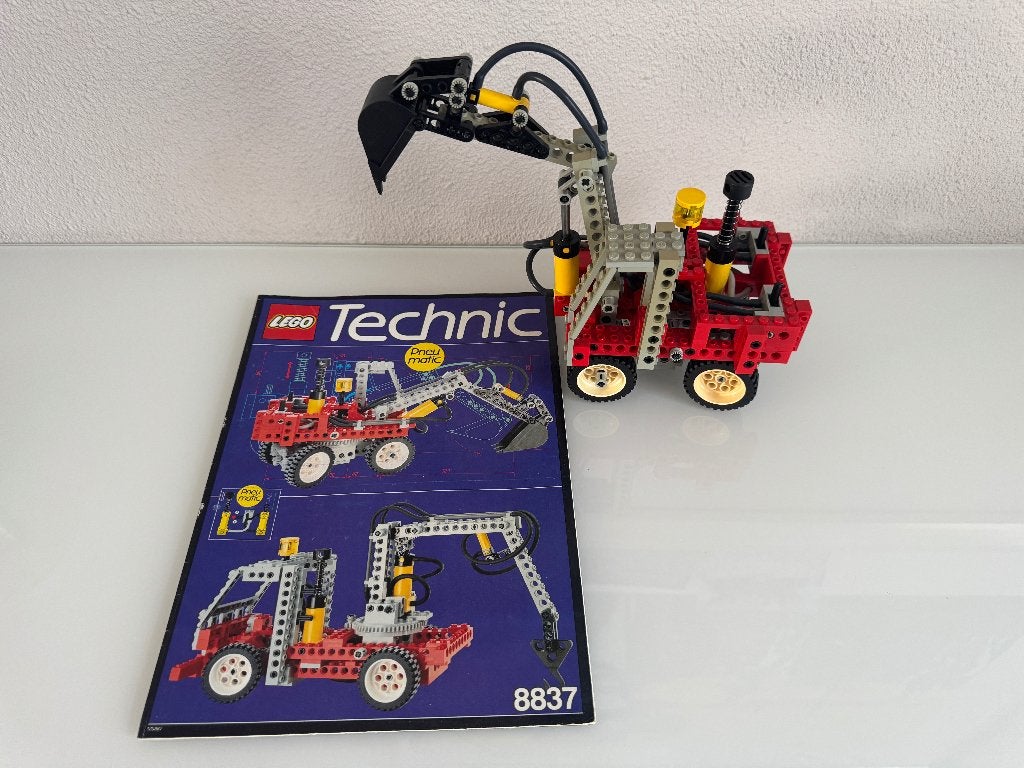 Lego technic 8837 pneumatische mobiele kraan, Gebruikt, Lego, Ophalen of Verzenden, Complete set