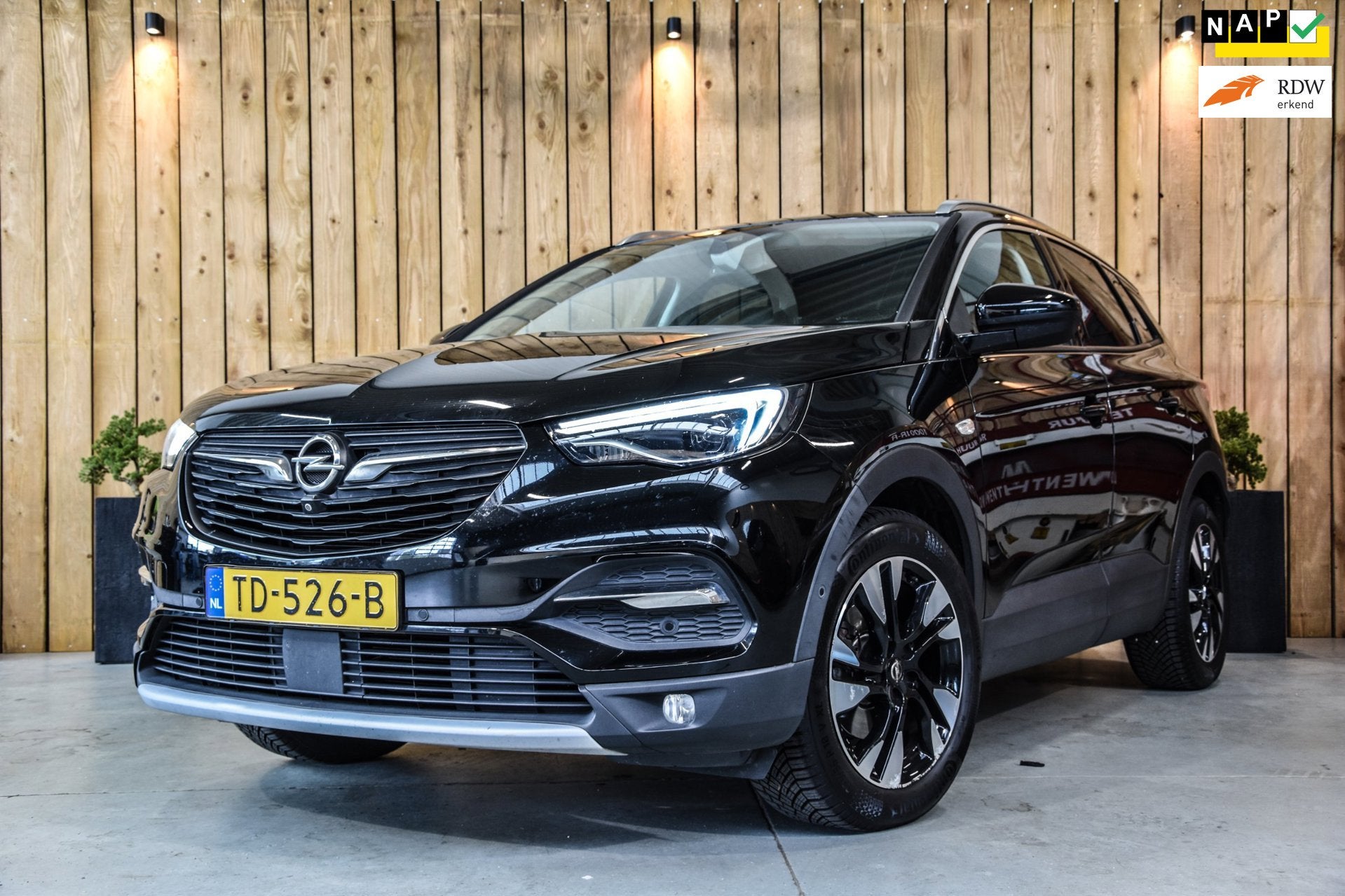 Opel Grandland X 1.2 Turbo Ultimate *Stoelventilatie*Denon A, Voorwielaandrijving, Gebruikt, 1199 cc, Zwart
