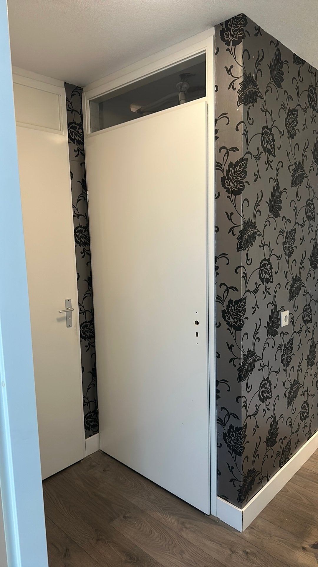 Opdekdeur 211x93 linksdraaiend met stalen kozijn., Ophalen, Gebruikt, 80 tot 100 cm, Binnendeur