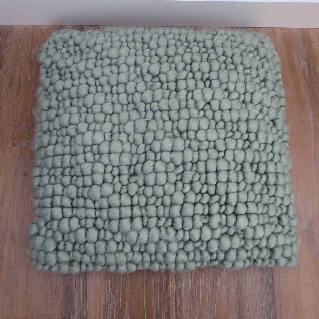 Sierkussen groen met knopen wol merk Urban Nature 45x45 cm, Huis en Inrichting, Wasbaar, Overige merken, Gebruikt, Vierkant