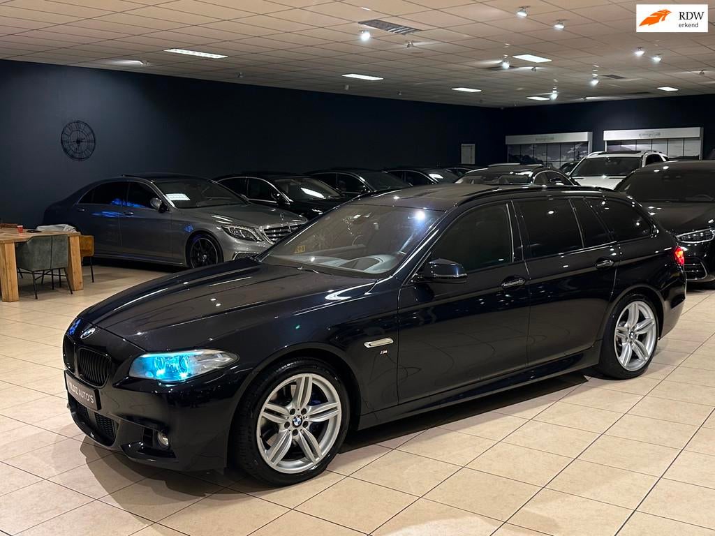 BMW 5-serie Touring 535d xDrive High Exe|M-SPORT|PANO|HUD|AC, Auto's, BMW, Bedrijf, Te koop, 5-Serie, 4x4, ABS, Achteruitrijcamera