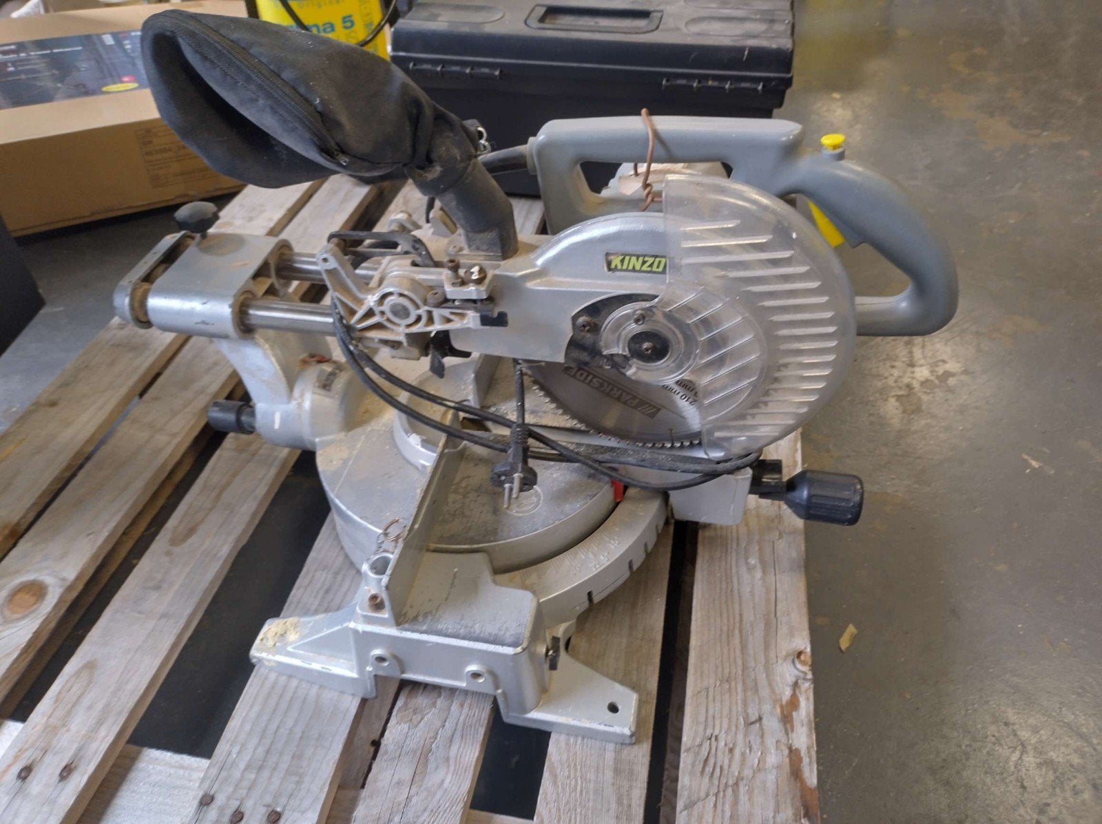 Kinzo Afkortzaag - Verstekfunctie defect, Ophalen, Gebruikt, Kinzo, 70 mm of meer
