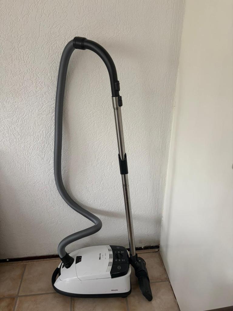 MIELE S778 Stofzuiger 2000 watt  Werkt perfect, Stofzak, Gebruikt, Ophalen of Verzenden, Miele