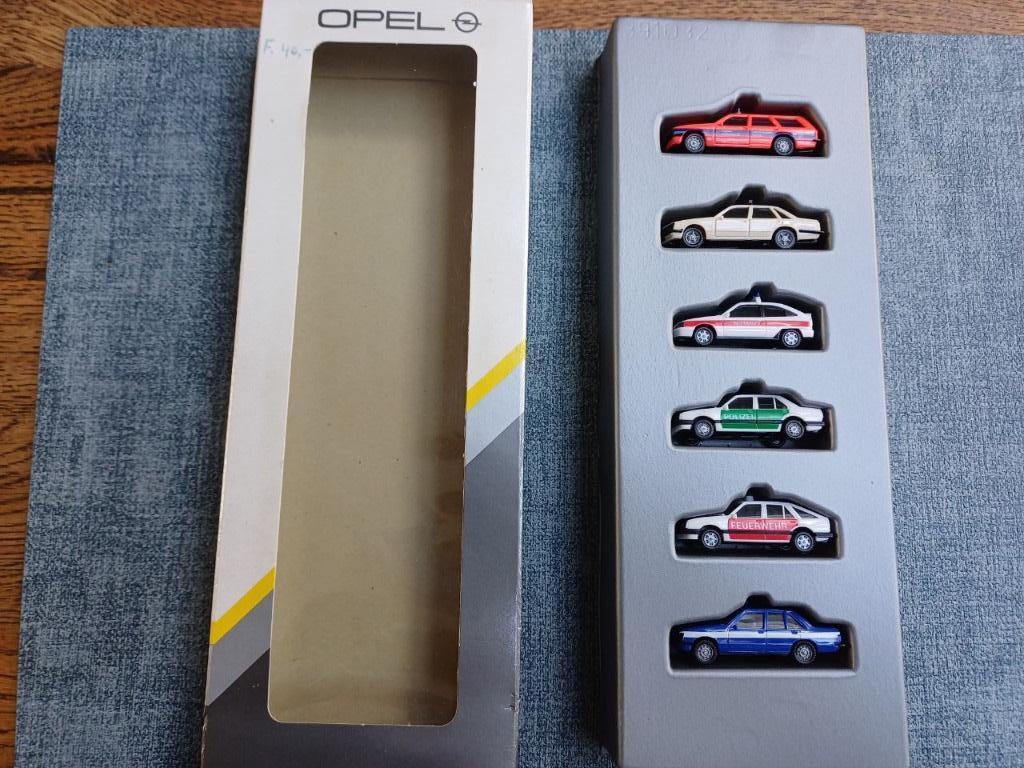 Herpa Opel Modelauto's blauw zwaailicht, Hobby en Vrije tijd, Modelauto's | 1:87, -, Nieuw, Ophalen of Verzenden, -