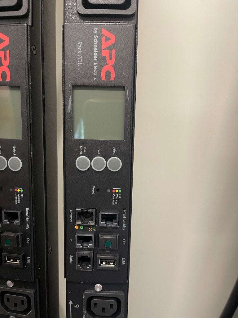 APC AP8953 Metered rack PDU 32A single phase, Computers en Software, Noodvoedingen (UPS), Ophalen, Gebruikt