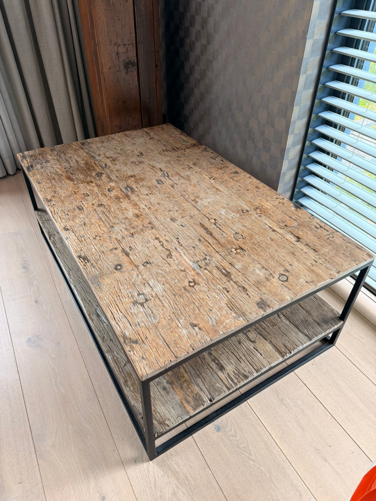 Robuust houten salontafel, 100 tot 150 cm, Robuust, industrieel, modern, 50 tot 100 cm, Zo goed als nieuw