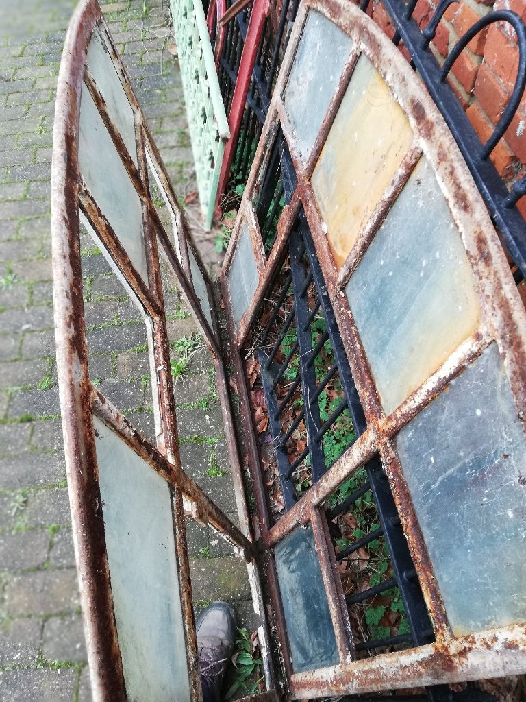 Twee grote stalramen, mooi om spiegels achter te maken, Ophalen