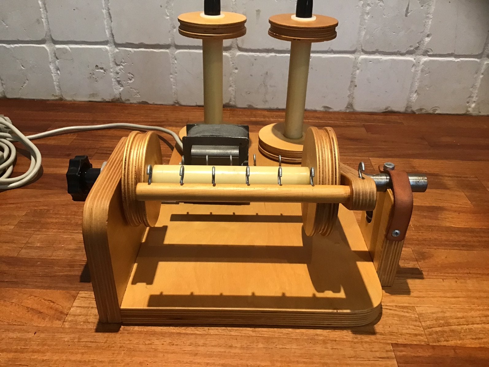 Elektrisch spinnenwiel, Ophalen of Verzenden, Gebruikt, Spinnewiel