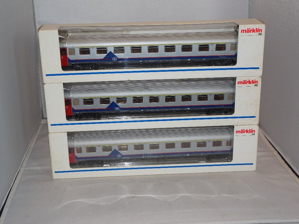3 x Marklin passagierswagon 4351 SNCB nieuw in OVP (#914), Wisselstroom, Ophalen of Verzenden, Märklin, Nieuw