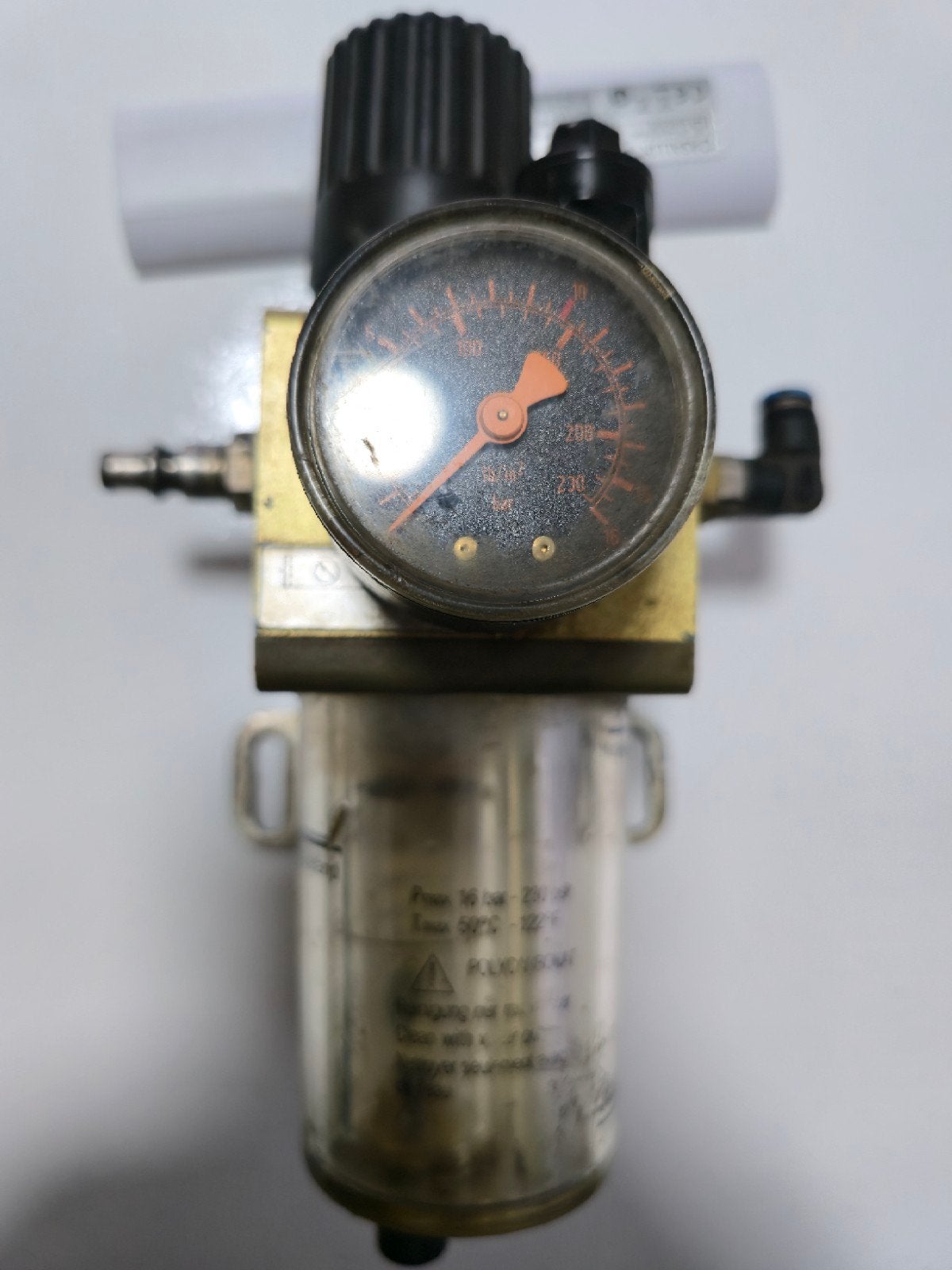 Drukregelaar met manometer en waterafscheider, Gebruikt, 6 tot 10 bar, Ophalen of Verzenden, Minder dan 200 liter/min