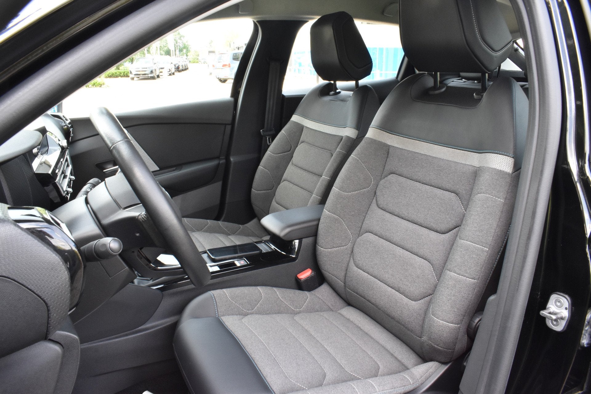 Citroën C4 Puretech 130 Feel Pack | Navigatie | Carplay & A, Auto's, Dealer onderhouden, Gebruikt, 1199 cc, Leder en Stof