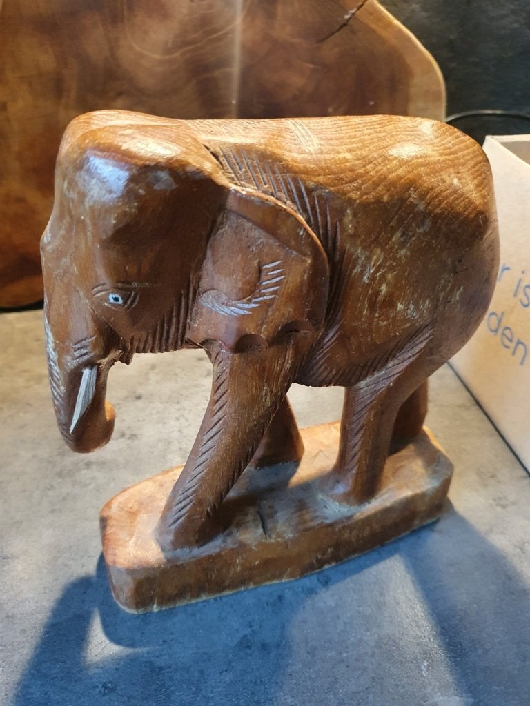 Vintage Houten olifant beeldje, handgesneden, Antiek en Kunst, Kunst | Niet-Westerse kunst, Hout, 22 cm, Bruin, Ophalen of Verzenden