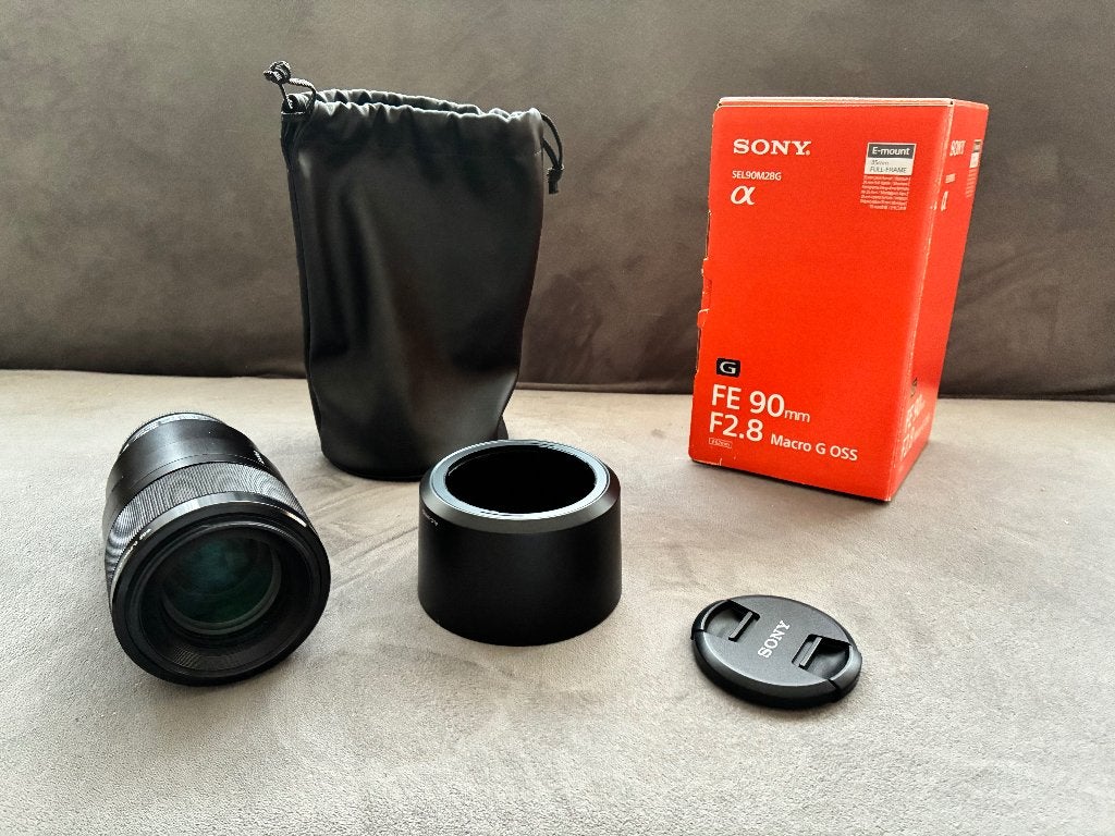 Aangeboden: Sony 90mm f2.8 Macro G OSS, Audio, Tv en Foto, Fotografie | Lenzen en Objectieven, 90 mm, Sony E-mount, Sony, Beschermhoes/tas