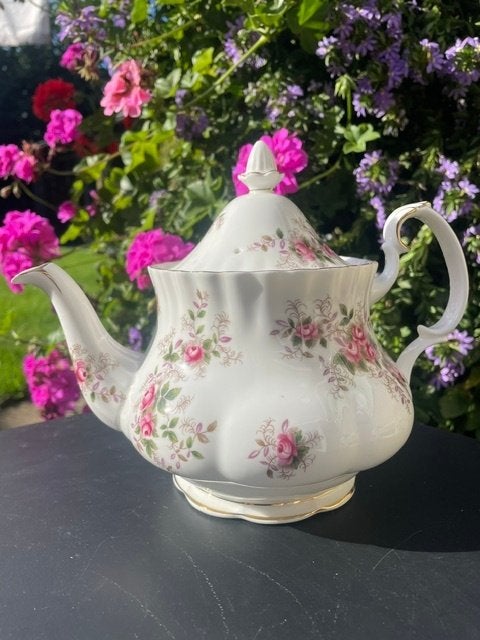 Royal Albert Lavender rose, OPRUIMING !! Theepot, zsm weg, Ophalen of Verzenden, Zo goed als nieuw, Porselein, Compleet servies