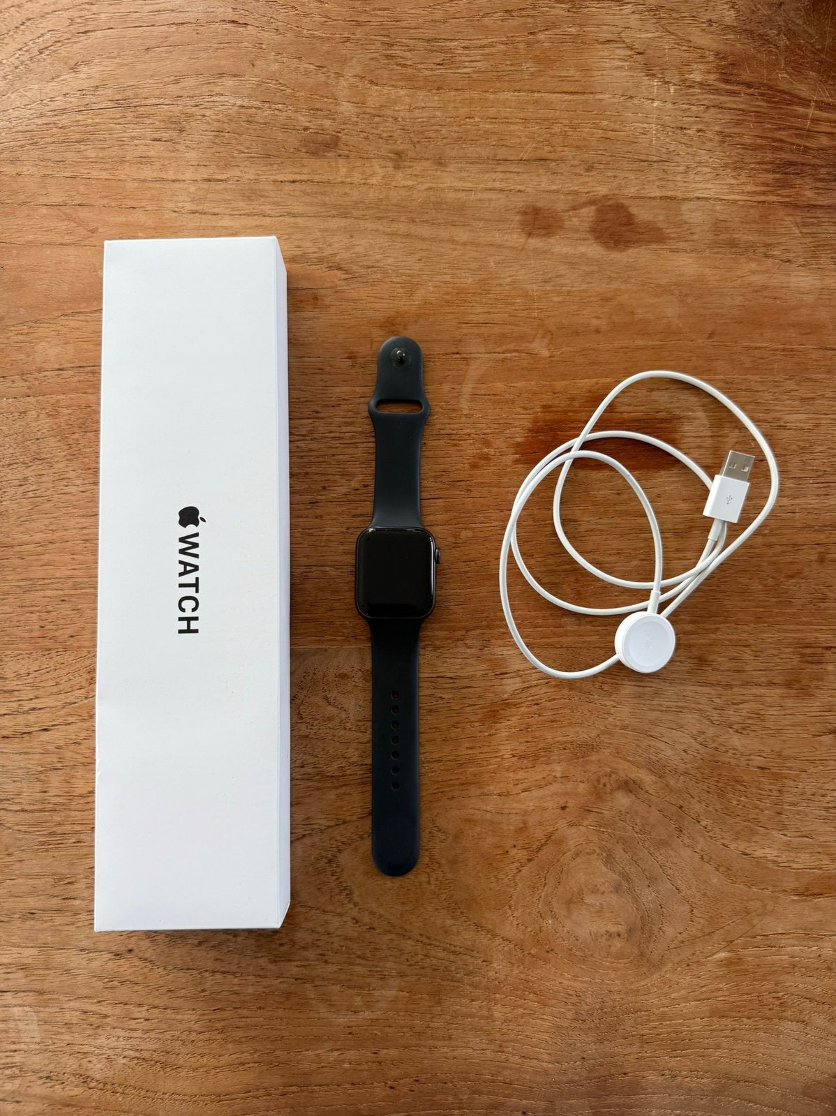 Apple Watch SE 44 mm (2021) - 84% batterijconditie, Ophalen of Verzenden, Zo goed als nieuw, Zwart, IOS