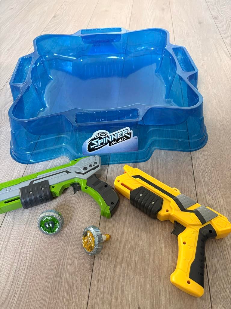 Spinner M.A.D. Arena met 2 blasters en spinners, Kinderen en Baby's, Speelgoed | Buiten | Actiespeelgoed, Zo goed als nieuw, Ophalen