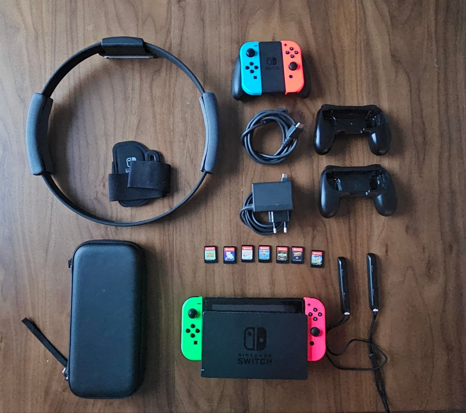 Nintendo Switch + 7 Games and Accessories, Ophalen, Zo goed als nieuw, Met 2 controllers, Switch Original