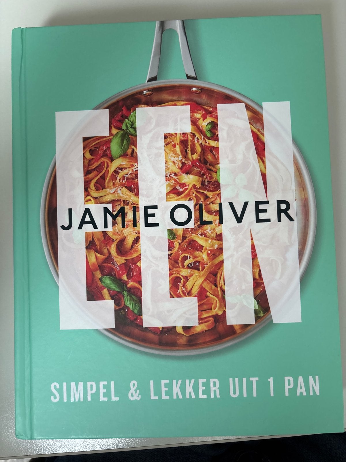 Jamie Oliver: EEN - Simpel & Lekker uit 1 Pan Kookboek, Hoofdgerechten, Ophalen of Verzenden, Zo goed als nieuw, Europa