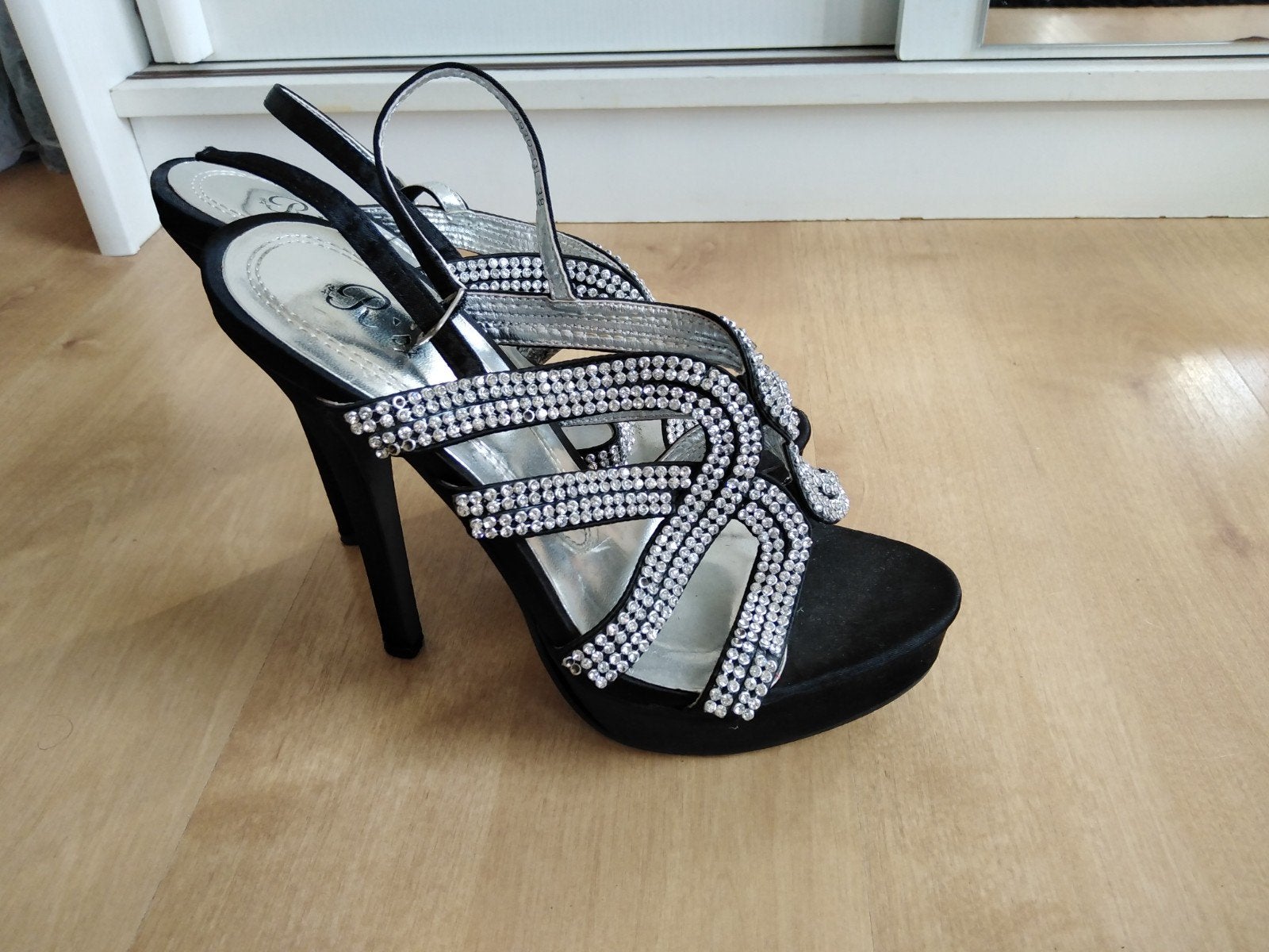 zwarte pumps met strass, Zwart, Zo goed als nieuw, Sandalen of Muiltjes, Ophalen of Verzenden