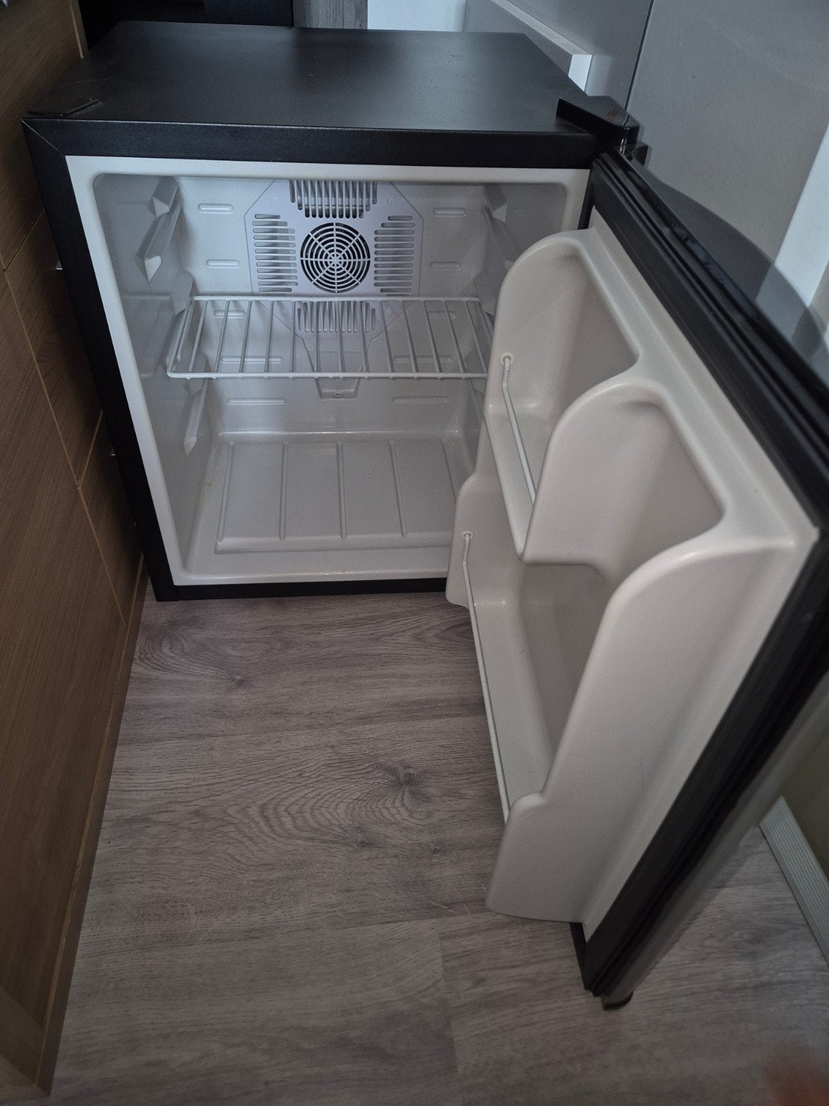 Candor CR-40A Thermo-elektrische Minibar / Koelkast, Witgoed en Apparatuur, Koelkasten en IJskasten, Ophalen, Minder dan 75 liter
