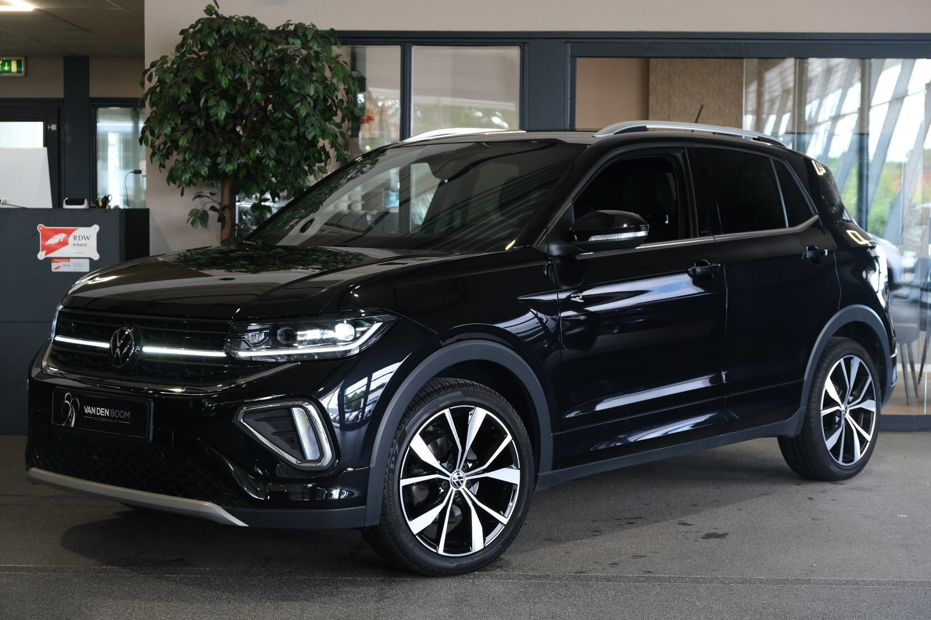 Volkswagen T-Cross 1.0 TSI 2x R-Line DSG Facelift IQ Led Vir, T-Cross, Gebruikt, 620 kg, Zwart