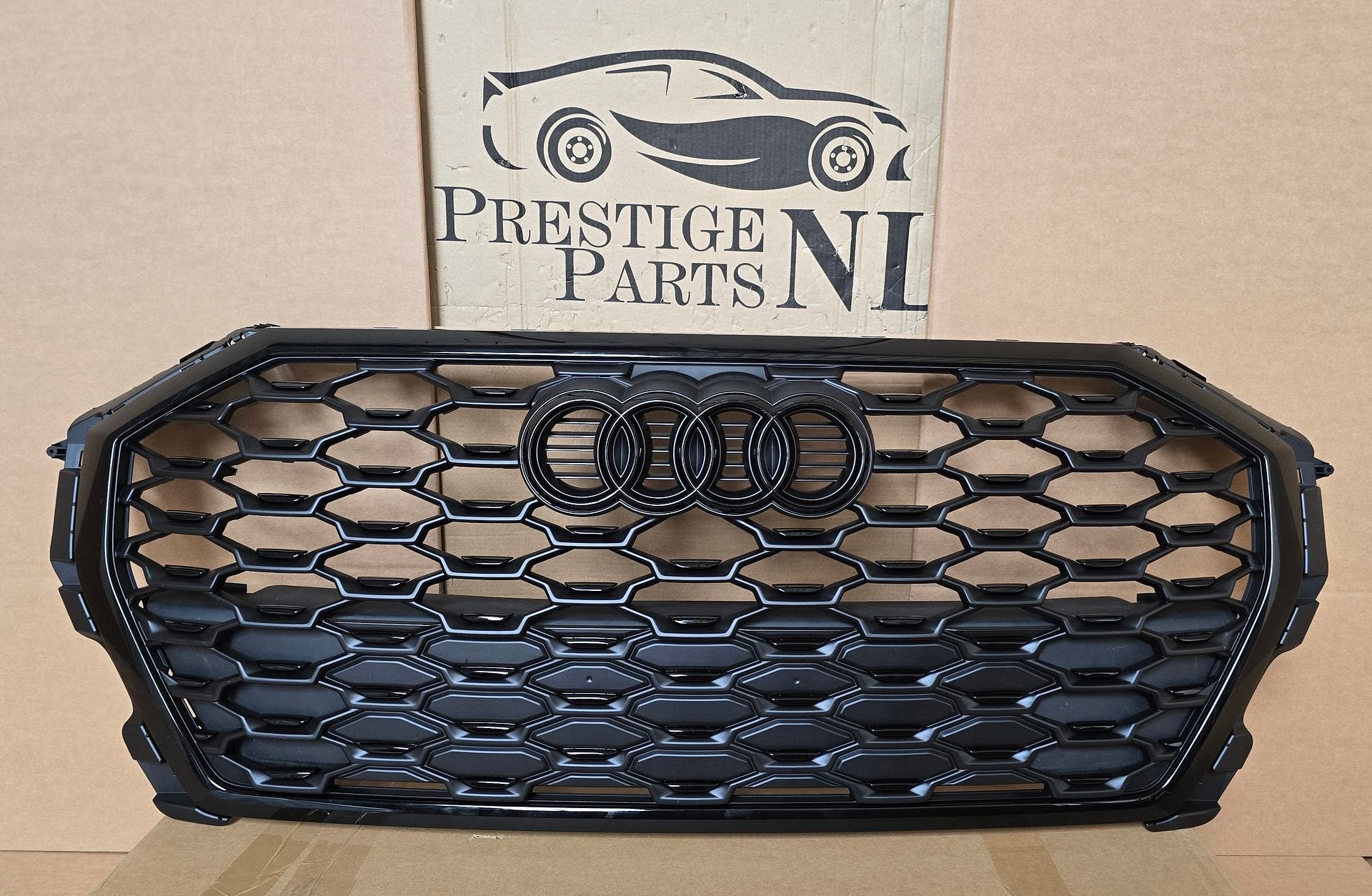 Grill Audi Q3 83A S-line Origineel Grille Zwart 83F853651B, Gebruikt, -, -, -