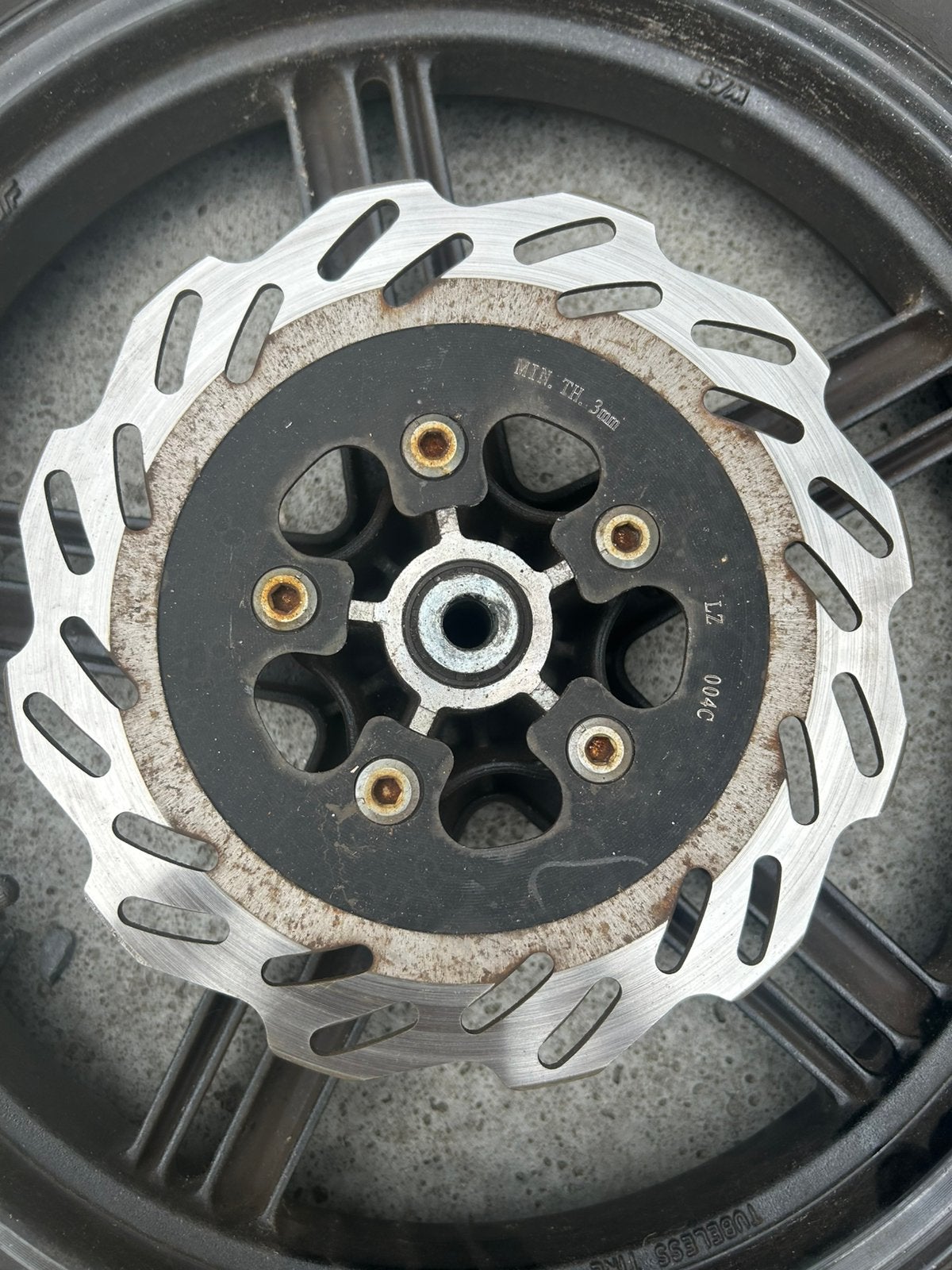 Sym voorvelg 110/70/16, Motoren, Ophalen of Verzenden
