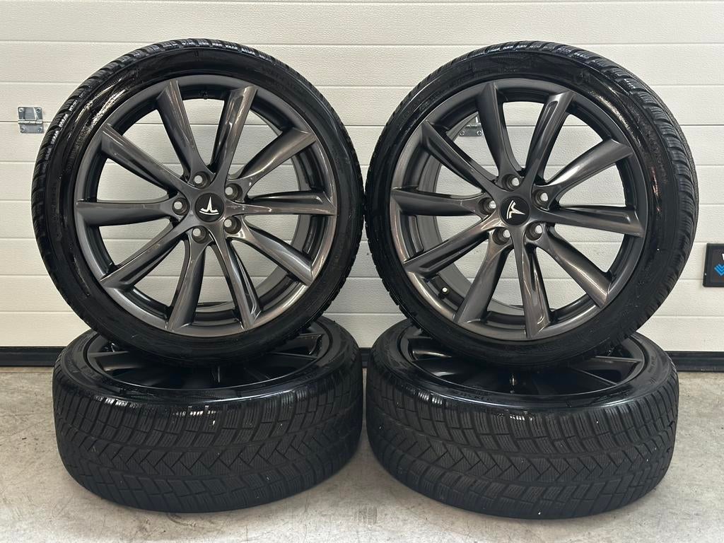 19 inch 5x114.3 Tesla Model 3 Velgen & Banden set, Auto-onderdelen, Banden en Velgen, 19 inch, Gebruikt, Banden en Velgen, 235 mm