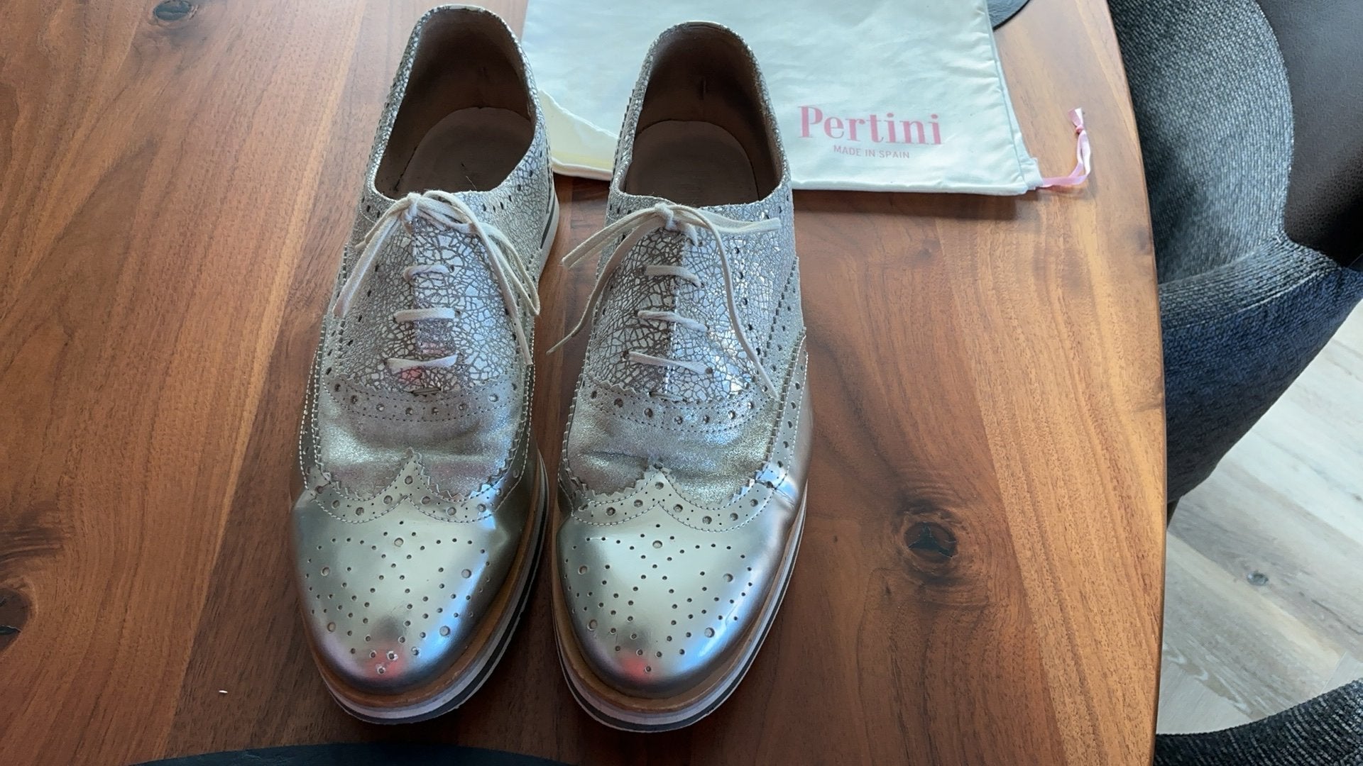 Sportieve schoenen, zilver metallic leder, maat 41, Ophalen of Verzenden, Zo goed als nieuw, Overige kleuren, Sneakers of Gympen
