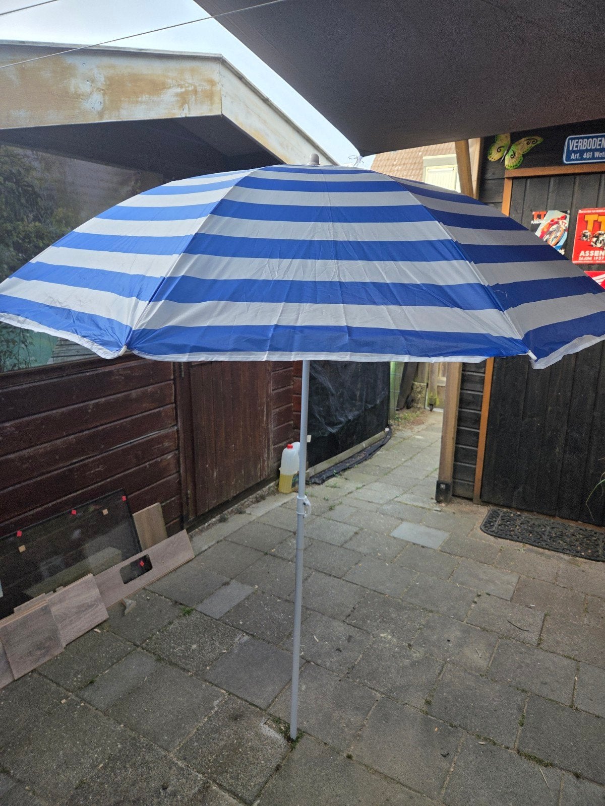 Blauw-wit gestreepte strandparasol, Tuin en Terras, Ophalen of Verzenden, Gebruikt, 1 tot 2 meter, Strandparasol