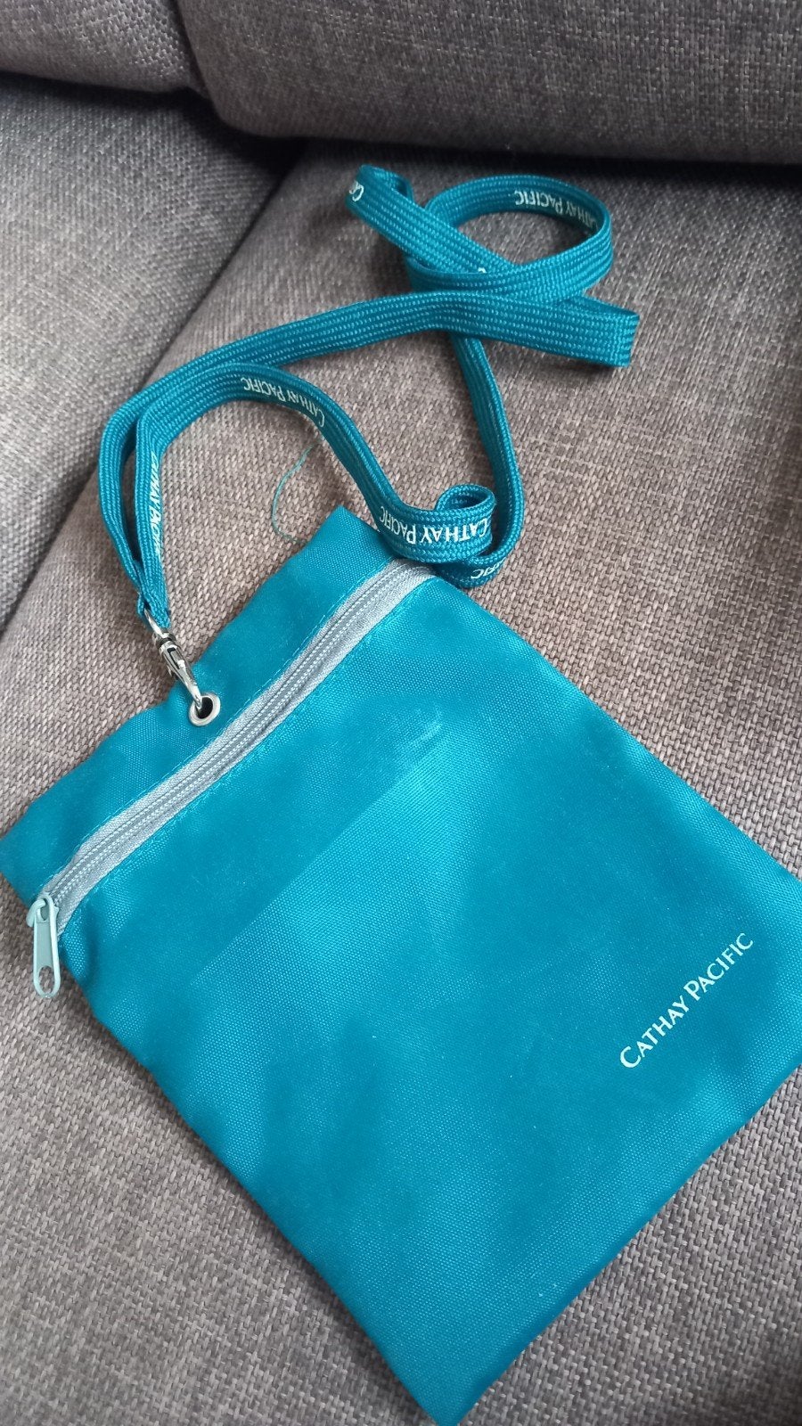 Gratis nektasje met rits aan koord van Cathay Pacific., Minder dan 40 cm, Nieuw, Minder dan 35 cm, Minder dan 20 cm