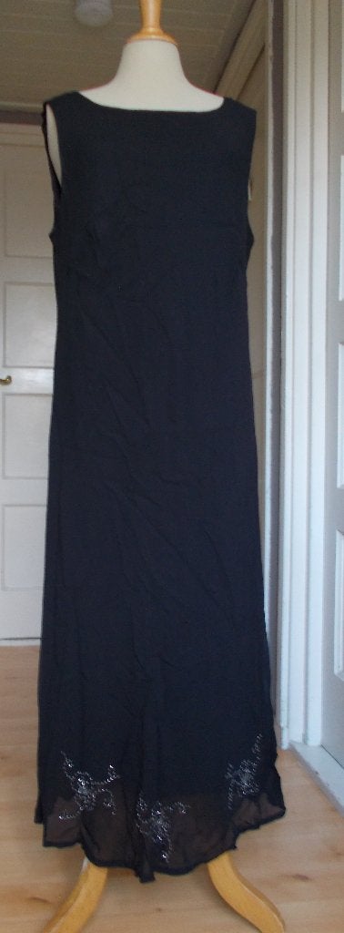 Donkerbruine bewerkte jurk van Laura Ashley! 44, Kleding | Dames, Bruin, Maat 42/44 (L), Ophalen of Verzenden, Zo goed als nieuw