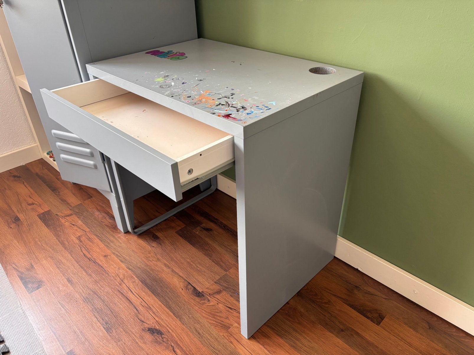 Bureau gratis, Ophalen of Verzenden, Zo goed als nieuw