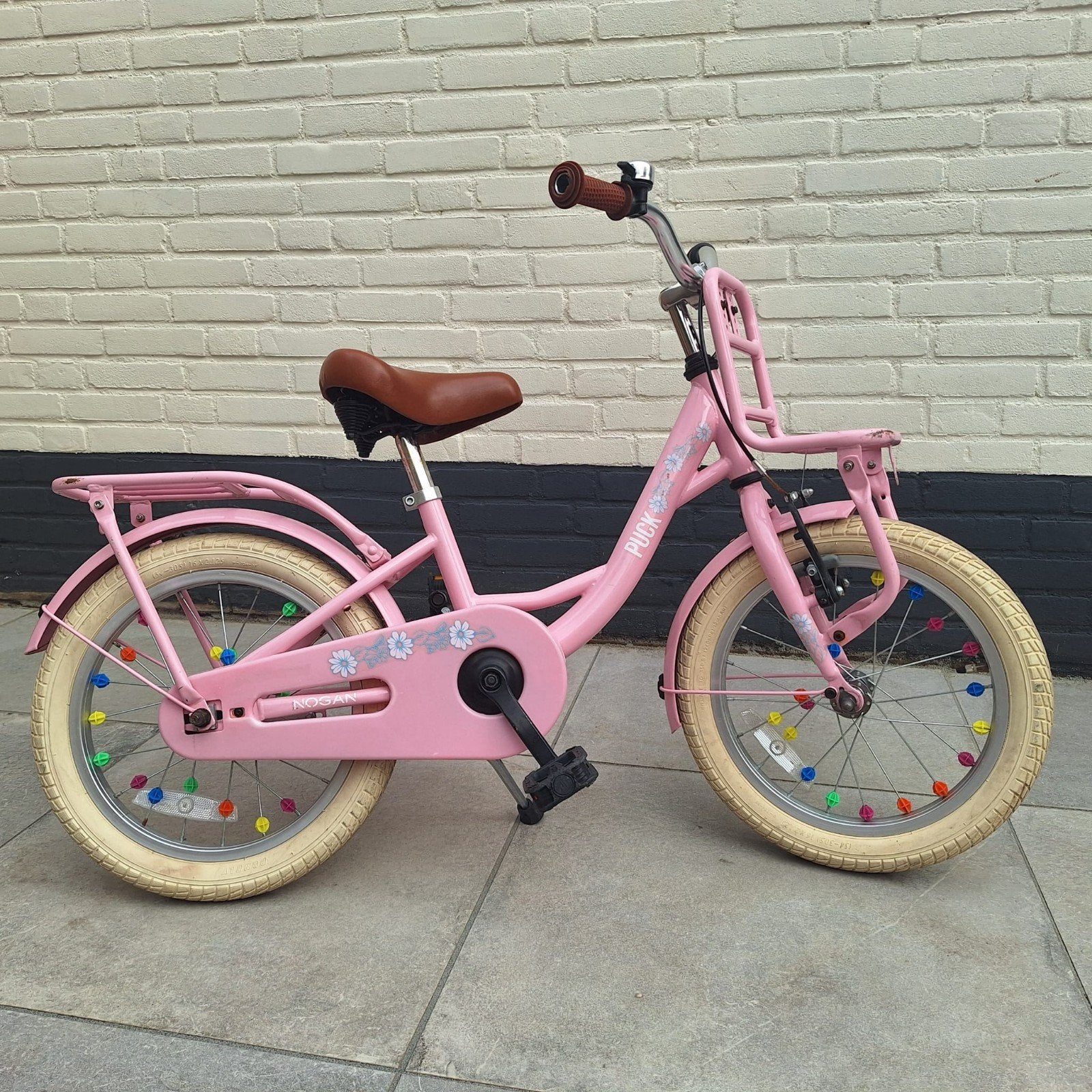 Puck Nogan Kinderfiets 16" met zijwieltjes, Fietsen en Brommers, Ophalen, Terugtraprem, Gebruikt, Handrem