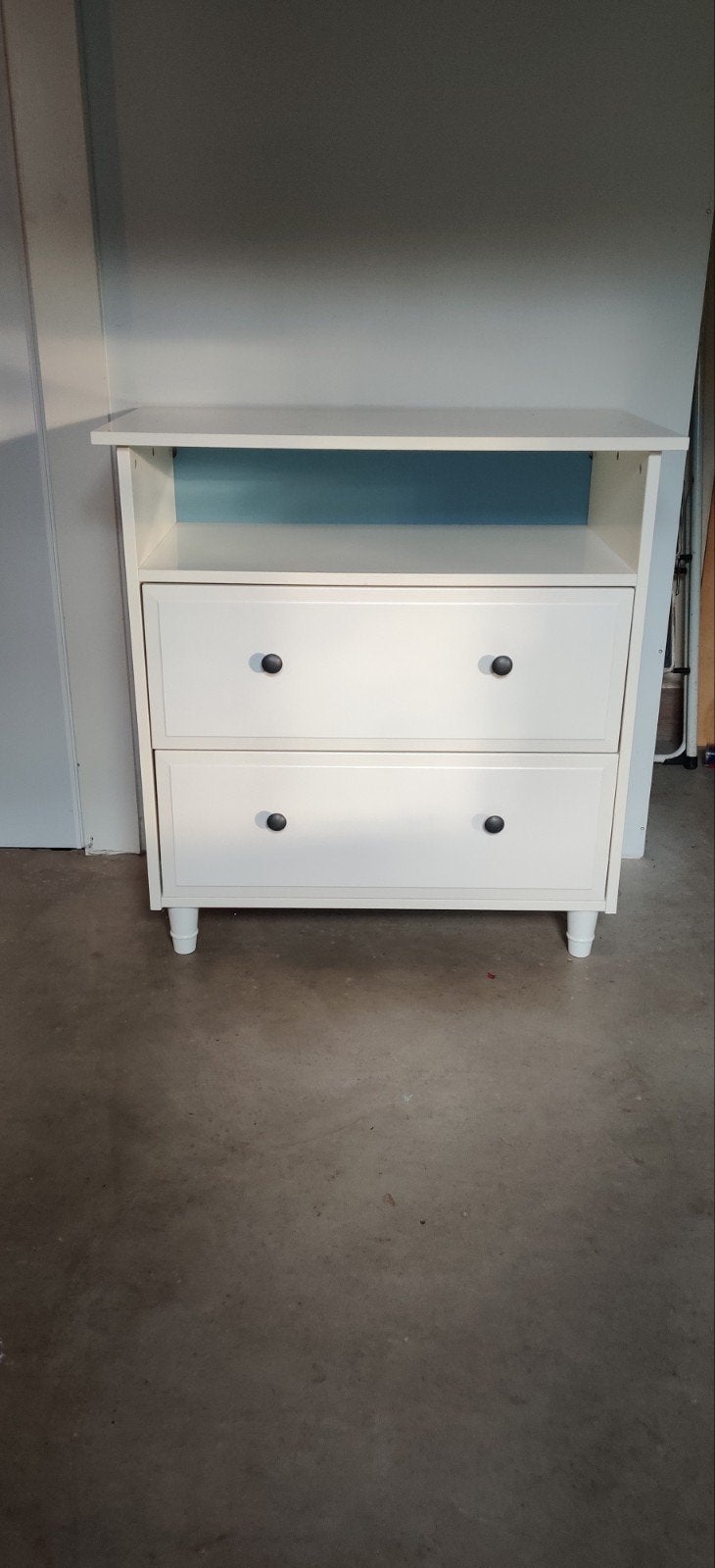 Witte ladekast met 2 laden en open vak, Gebruikt, 1 of 2 laden, Modern, Tijdloos, Minder dan 100 cm